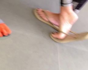 Persian milf candid feet