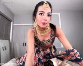 Aaliyah gets a facial