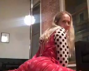 LinTutu poledance practice