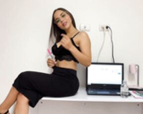 Gaby Ferrer taking a home office break and cums