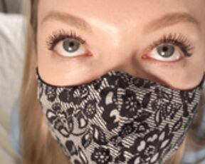 blondehottiek Ass spreading and winking