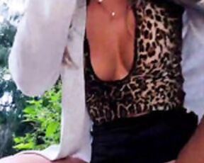 Bunny_vic squirting outdoors 19-8-2025