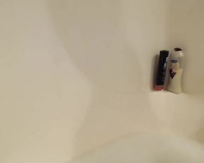 Sixyginn bathtime