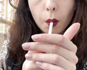 Lily_Foxxx smokin