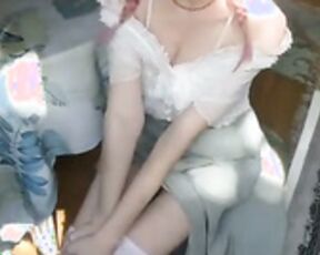 alicemonvip masturbating on a chair