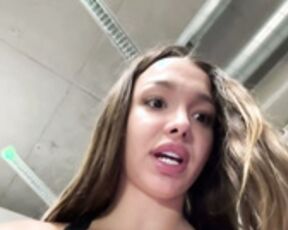 Barbiehumpxxx playing in gym