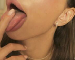 ValerieHill finger that ass