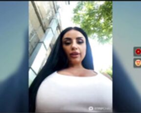 IsabelleHunt risky tittie flash outside