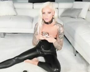 Blonde_riderxxx in leather cumshow 2-4-2025