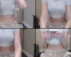 Blondeparis is shaking her body in cam recording 2017-05-08 055312