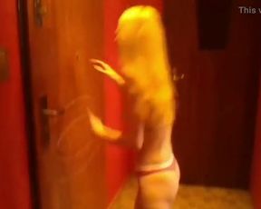 showup girl shows titts to pizzaboy