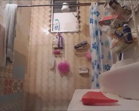 Sobrina espiada en el bano