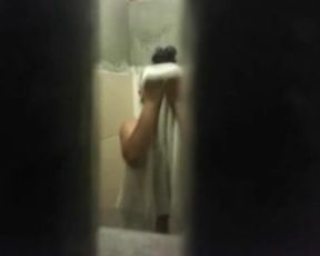 Espiando ala prima Iris