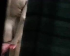 Espiando a mi cunada cuando se cambia