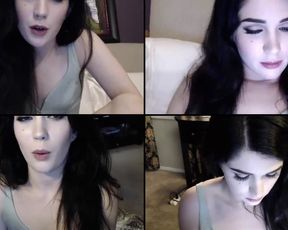 Evelynclaire is having a little fun in cam recording 2017-08-30_054934