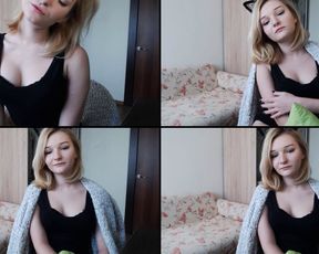 Cutiepeppy fucking her pussy with her big black toy in cam recording 2017-10-19_174731