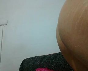 Lucythealien webcam show 2020-03-01_02-08-45_652