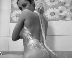 Twerkingbaby shower (short video)