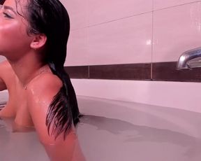 nina mon bathtub shower