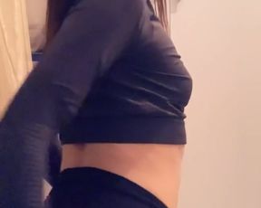 Ellieleen1 (aka ellieleen11, ellieleen, elliemayli) come pet my kitty and likes her pussy OnlyFans private video
