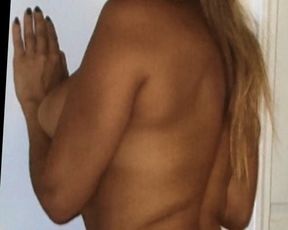 Sarahj69 rubbing her Colombian pussy to multiple orgasm