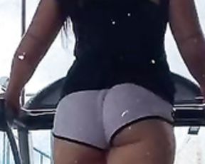 Clara Wellen exercizing 2
