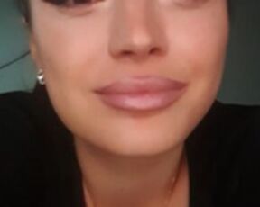 AlessiaBailey 2 dolla hooker with receding hairline