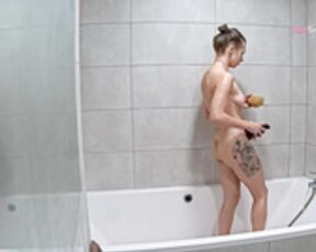 Karol takes a shower and rubs her pussy in the tub