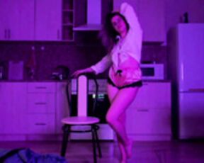 blossom__babe saf gnd wet, see thru, many oops flashes 6/10