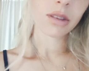 Francescapari bionda italiana su cam4 nuda