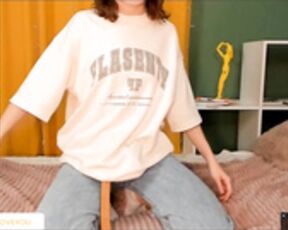 allielelli 220612 striptease to panty and hand bra