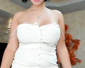 Raquelle_star shows huge boobs