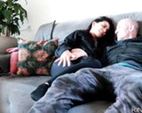 La chupa y hace Garganta Profunda, se pone Loca saltand