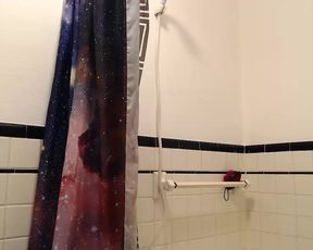 brooke_synn   bath  shaving pussy