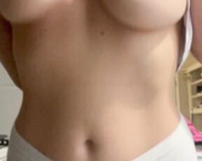 3milayy@nne OF - Shows off her tits