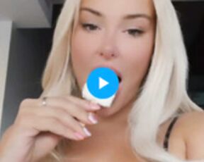 Tana Mongaue shows tots