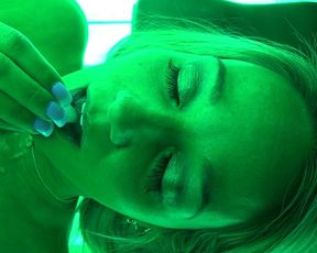 Nikki Sims Tanning with ice